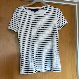 Tommy Hillfiger short sz small